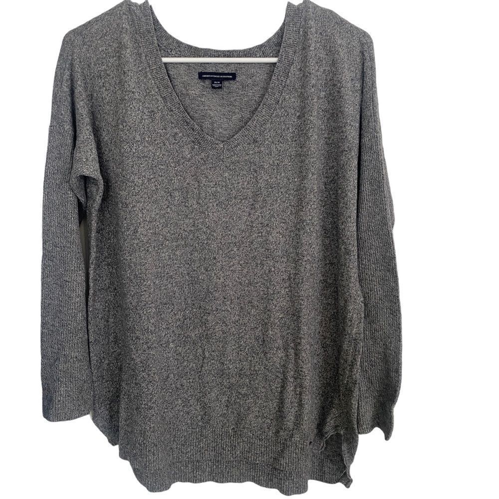 American Eagle Gray Speckle V Neck Sweater‎ Sz M